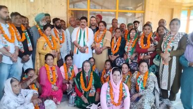 गुरविंदर सिंह काला मंडल उपाध्यक्ष भारतीय जनता पार्टी सोलन ने 50 भाजपा कार्यकर्ताओ के साथ थामा कांग्रेस का दामन