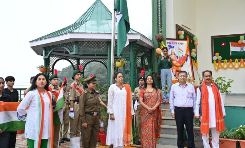 तिरंगे को सलामी, शहीदों को नमन; कन्या महाविद्यालय में उत्साह से मनाया स्वतंत्रता दिवस