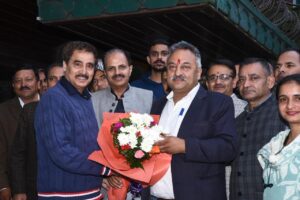 शिक्षा मंत्री ने समग्र शिक्षा की स्टाफ बस को भी हरी झंडी दिखाकर रवाना किया