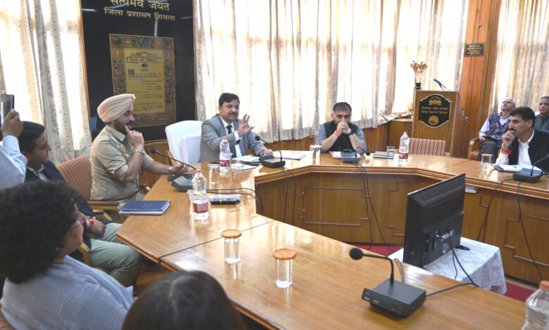 स्कूली बच्चों की सुरक्षा को लेकर डीसी ने की बैठक, कई स्कूलों के प्रधानाचार्य रहे अनुपस्थित