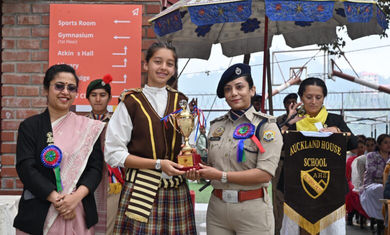 मैथ्यू हाउस ने जीता स्पोर्ट्स शील्ड और प्रोफिशिएंसी कप