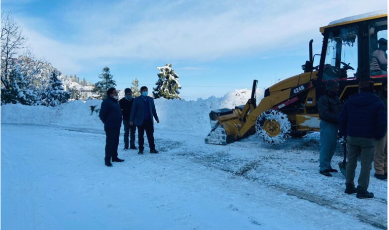 बर्फवारी में हो असुविधा तो डायल करें 1077 बर्फवारी में हो असुविधा तो डायल करें 1077