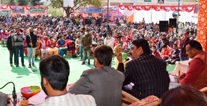 कोरोना संक्रमण के बीच सरकार जनता के द्वार