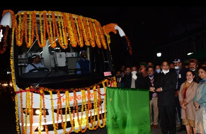 पर्यटन विकास निगम की  आई दो यूरो-6 एसी वोल्वो बसें