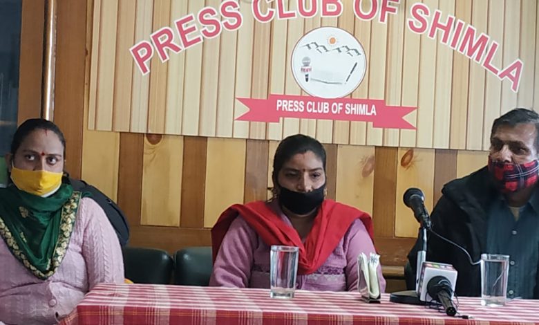 जुगनी देवी अपनी गरीबी के हाथों मजबूर ….कहा सरकार कर रही है उन्हें अनदेखा…..  जुगनी देवी अपनी गरीबी के हाथों मजबूर ….कहा सरकार कर रही है उन्हें अनदेखा…..