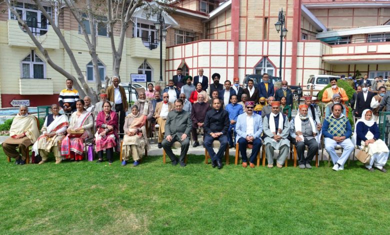 लोकतंत्र प्रहरियों को सम्मान….. लोकतंत्र प्रहरियों को सम्मान…..