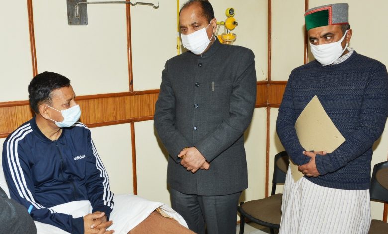 सीएम पहुंचे आईजीएमसी, राजेन्द्र गर्ग का कुशलक्षेम जाना सीएम पहुंचे आईजीएमसी, राजेन्द्र गर्ग का कुशलक्षेम जाना