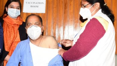 अब मुख्यमंत्री ने लगवाई कोविड-19 वैक्सीन