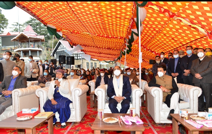 ….. जब जन औषधि पर कृष्णा वर्मा से सीएम ने बातचीत के दौरान अपनी पुरानी यादें की सांझा ….. जब जन औषधि पर कृष्णा वर्मा से सीएम ने बातचीत के दौरान अपनी पुरानी यादें की सांझा