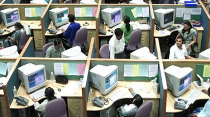 कोरोना काल में महत्वपूर्ण भूमिका निभाने के लिए मुख्यमंत्री ने कर्मचारियों की थपथपाई पीठ कोरोना काल में महत्वपूर्ण भूमिका निभाने के लिए मुख्यमंत्री ने कर्मचारियों की थपथपाई पीठ