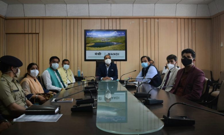 बसों में भीड़ हुई तो होगी कार्रवाई