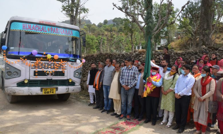 खास खबर : आज़ादी के बाद पहली बार गाँव पहुंची बस* खास खबर : आज़ादी के बाद पहली बार गाँव पहुंची बस*