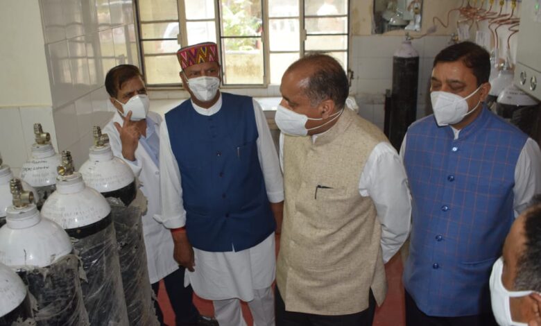 नाहन मेडिकल कालेज में आउटसोर्स आधार पर तैनात होंगे अतिरिक्त कर्मचारीः जय राम ठाकुर