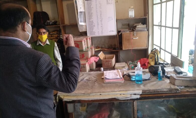 ज्यादा दाम वसूलने पर दस दुकानदारों को नोटिस ज्यादा दाम वसूलने पर दस दुकानदारों को नोटिस