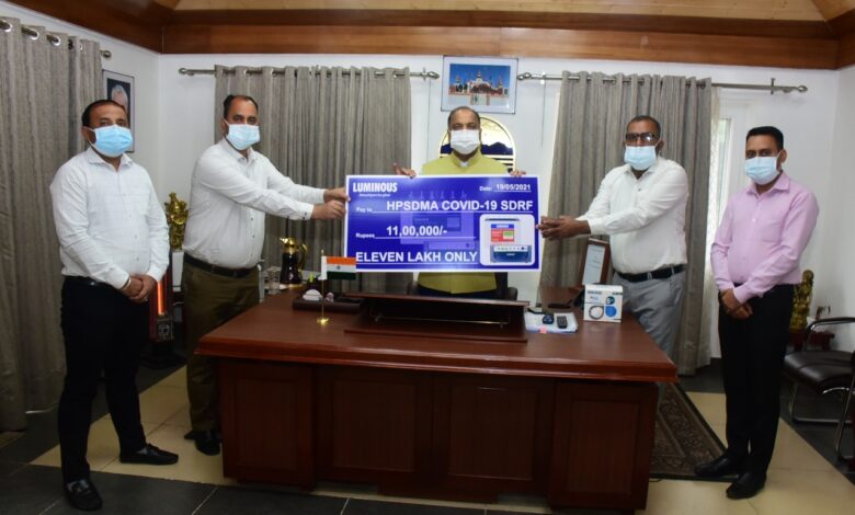 माइक्रो टेक फाउंडेशन ने दिए आक्सीजन कंसन्ट्रेटर माइक्रो टेक फाउंडेशन ने दिए आक्सीजन कंसन्ट्रेटर