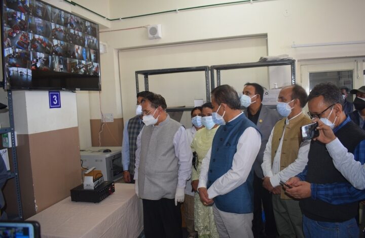 कोविड अस्पताल रिपन में मरीजों का तनाव दूर करने के लिए म्यूजिक सिस्टम