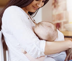 कोरोना में भी नवजात शिशुओं व छोटे बच्चों को मां का दूध पिलाएं कोरोना में भी नवजात शिशुओं व छोटे बच्चों को मां का दूध पिलाएं