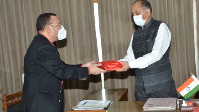 हिमाचल प्रदेश कोविड-19 सोलिडेरिटी रिस्पांस फंड के लिए अंशदान