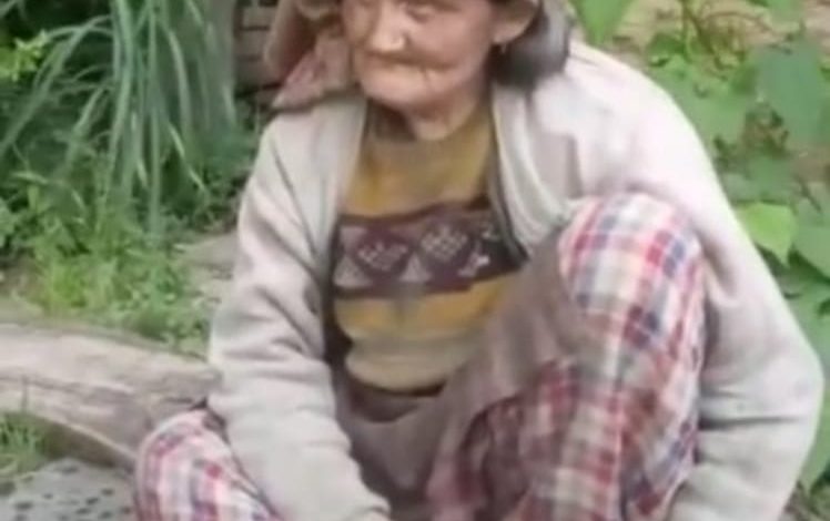 वक्त के थपेड़ों से बदहाल हुई विधवा बुजुर्ग वक्त के थपेड़ों से बदहाल हुई विधवा बुजुर्ग