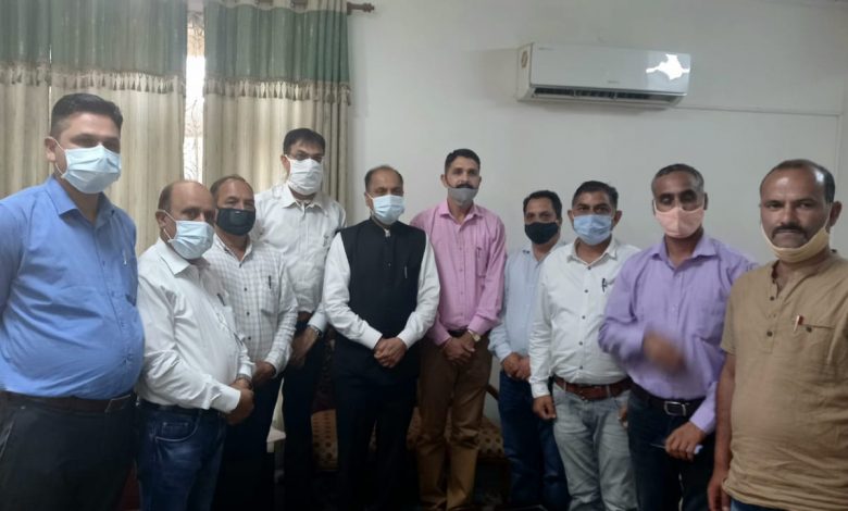 शिक्षकों का रोष हुआ खत्म, सीएम को करनी पड़ी मधस्यता शिक्षकों का रोष हुआ खत्म, सीएम को करनी पड़ी मधस्यता