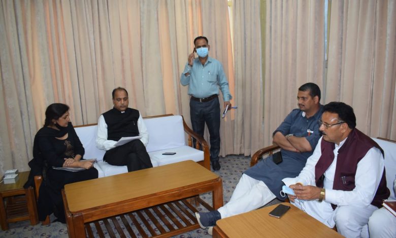 निगम के कार्यालय में रिक्त पदों को भरे सरकार निगम के कार्यालय में रिक्त पदों को भरे सरकार