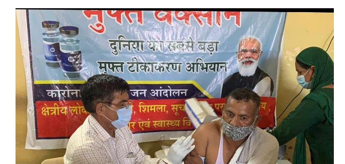 कोविड टीकाकारण में मोबाइल वैन इस तरह कर रहा  मदद कोविड टीकाकारण में मोबाइल वैन इस तरह कर रहा  मदद