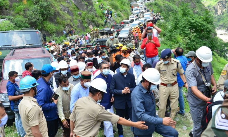 मुख्यमंत्री पहुंचे न्यूगलसरी , राहत एवं बचाव कार्या का जायजा लिया मुख्यमंत्री पहुंचे न्यूगलसरी , राहत एवं बचाव कार्या का जायजा लिया