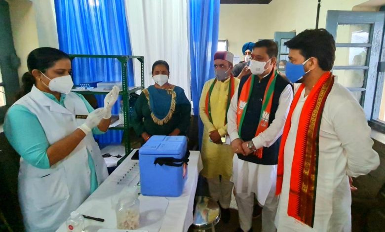 अनुराग ठाकुर ने हिमाचल में  कोविड टीकाकरण का लिया जायजा अनुराग ठाकुर ने हिमाचल में  कोविड टीकाकरण का लिया जायजा