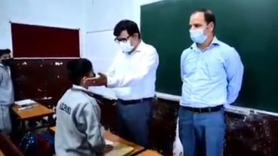 हिमाचल में स्कूल खुलते ही शिक्षा मंत्री आ गए राजधानी के सबसे पुराने स्कूल