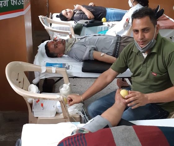 खून दान देकर मनाया शिक्षक दिवस खून दान देकर मनाया शिक्षक दिवस