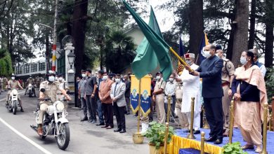मुख्यमंत्री ने पुलिस विभाग के 61 वाहनों को रवाना किया मुख्यमंत्री ने पुलिस विभाग के 61 वाहनों को रवाना किया