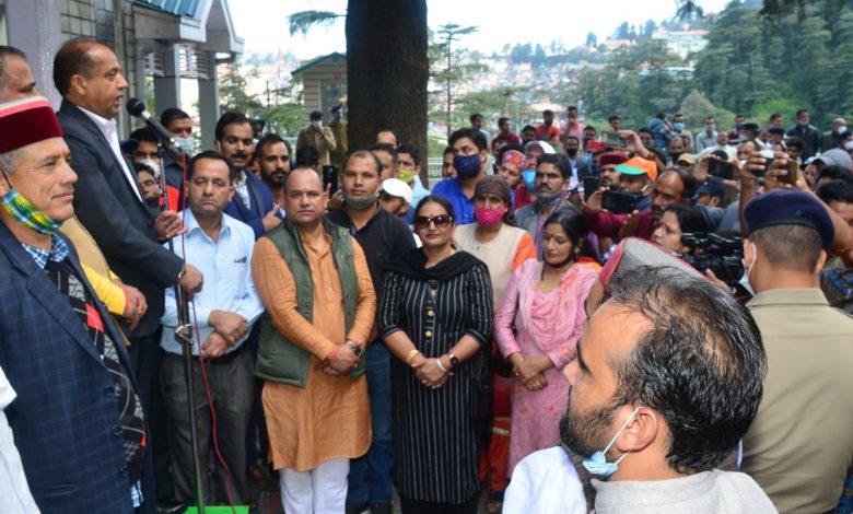 मुख्यमंत्री से क्षेत्र का दौरा करने का आग्रह मुख्यमंत्री से क्षेत्र का दौरा करने का आग्रह