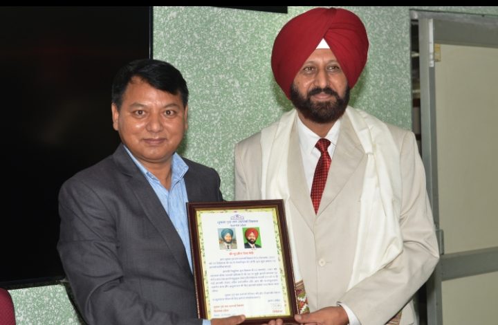 उप-निदेशक गुरमीत सिंह बेदी सेवानिवृत्त उप-निदेशक गुरमीत सिंह बेदी सेवानिवृत्त