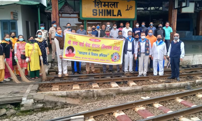 विश्व धरोहर रेल लाइन को किया साफ