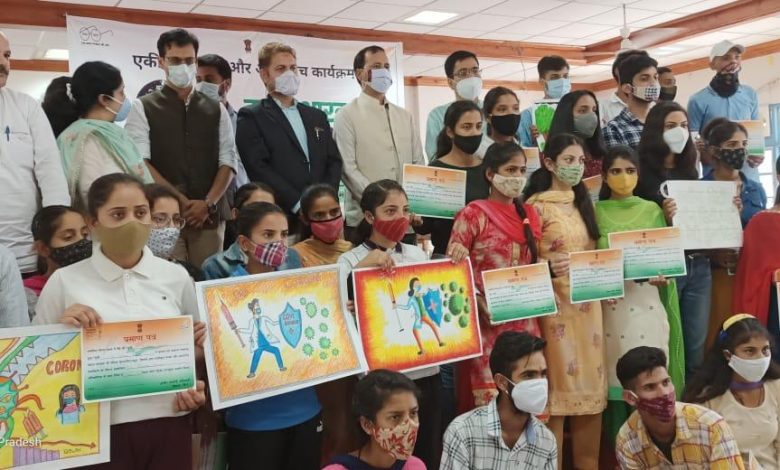 कोरोना टीकाकरण और बचाव पर किया जागरूक कोरोना टीकाकरण और बचाव पर किया जागरूक