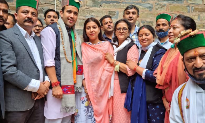 कन्ट्रोल रुम में चुनावी गतिविधियों को संचालित करने कि लिए अधिवक्ता भुपेन्दर शर्मा तथा सुनील कुमार नियुक्त कन्ट्रोल रुम में चुनावी गतिविधियों को संचालित करने कि लिए अधिवक्ता भुपेन्दर शर्मा तथा सुनील कुमार नियुक्त