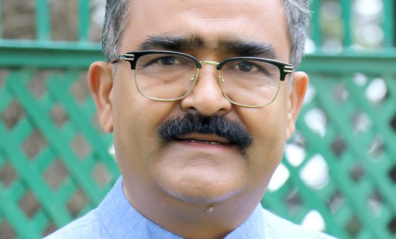 कांग्रेस के पास चुनाव में जाने के दो ही रास्ते क्षेत्रवाद और परिवार वाद .. कांग्रेस के पास चुनाव में जाने के दो ही रास्ते क्षेत्रवाद और परिवार वाद ..