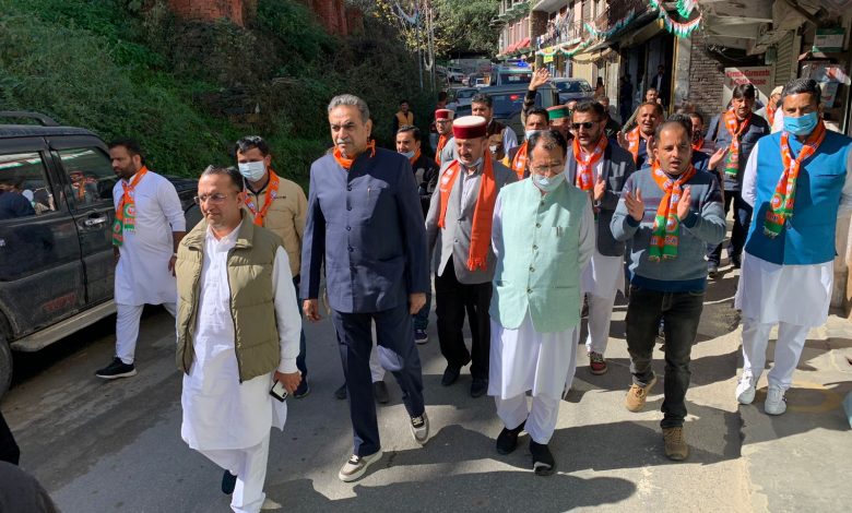 कांग्रेस में बड़े परिवारों का बोलबाला : संजय टंडन कांग्रेस में बड़े परिवारों का बोलबाला : संजय टंडन