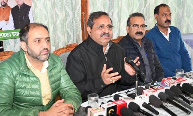 पर्यटक की तरह हिमाचल दर्शन का आनंद लेने आते हैं आनंद शर्मा: भाजपा  पर्यटक की तरह हिमाचल दर्शन का आनंद लेने आते हैं आनंद शर्मा: भाजपा