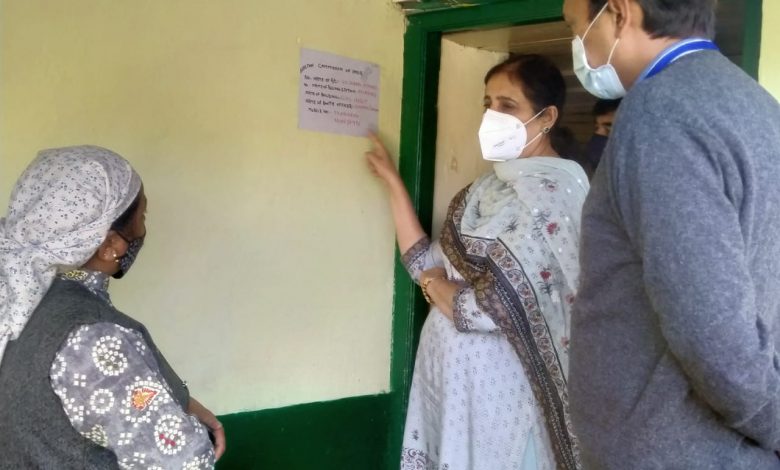 जुब्बल कोटखाई विधानसभा उप-चुनाव के तहत विभिन्न मतदान केन्द्रों का दौरा कर स्थिति का जायजा जुब्बल कोटखाई विधानसभा उप-चुनाव के तहत विभिन्न मतदान केन्द्रों का दौरा कर स्थिति का जायजा