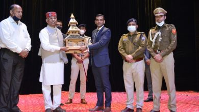 नशा सेवन की बुराई को समाप्त करने के लिए सभी का योगदान आवश्यकः राज्यपाल नशा सेवन की बुराई को समाप्त करने के लिए सभी का योगदान आवश्यकः राज्यपाल