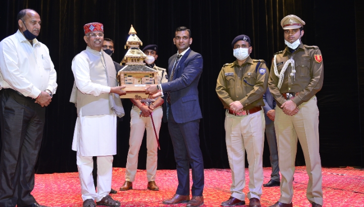 नशा सेवन की बुराई को समाप्त करने के लिए सभी का योगदान आवश्यकः राज्यपाल नशा सेवन की बुराई को समाप्त करने के लिए सभी का योगदान आवश्यकः राज्यपाल