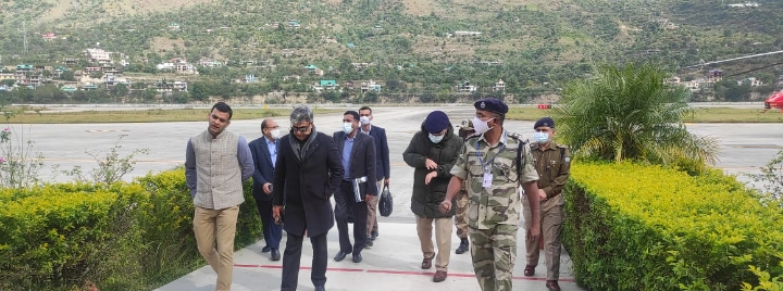 बाहर से आने वाले वाहनों की कड़ी निगरानी के निर्देश बाहर से आने वाले वाहनों की कड़ी निगरानी के निर्देश