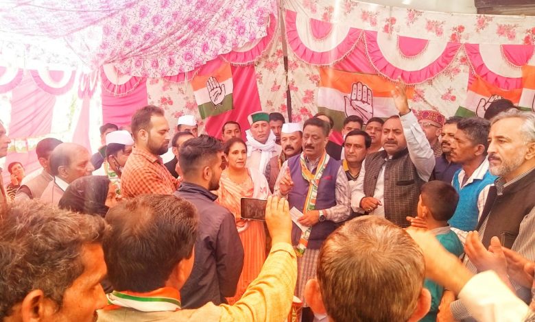 न तो किसानों से गेहूं खरीद की जा रही है और न ही उन्हें खाद मिल रही है… न तो किसानों से गेहूं खरीद की जा रही है और न ही उन्हें खाद मिल रही है…