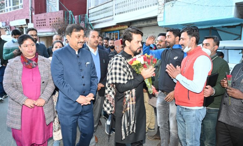 केंद्रीय मंत्री अनुराग ठाकुर पहुंचे भाजपा मुख्यालय