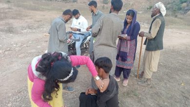 जम्मू  में बकरबाल भाइयो को covid-19_वैक्सीन