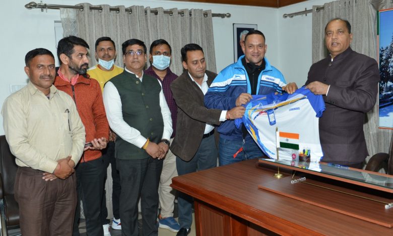 मुख्यमंत्री से मिले वरिष्ठ बैडमिंटन खिलाड़ी योगेश चौहान मुख्यमंत्री से मिले वरिष्ठ बैडमिंटन खिलाड़ी योगेश चौहान