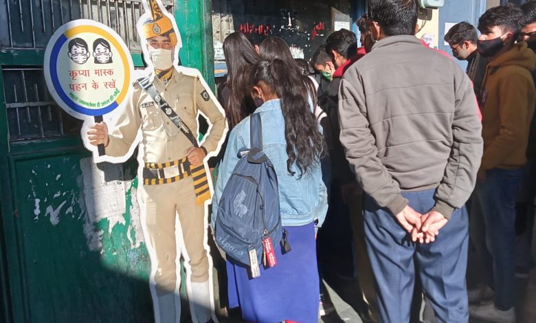 EXCLUSIVE: शिमला बसअड्डे पर छात्रों पर कोविड के संक्रमण का खतरा