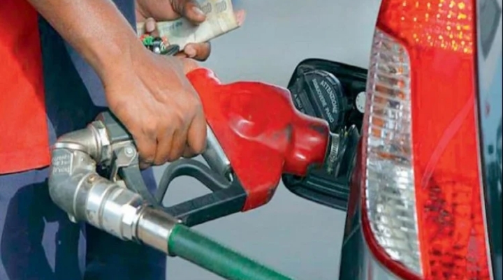 राहत: पेट्रोल डीजल पर एक्साइज ड्यूटी कम राहत: पेट्रोल डीजल पर एक्साइज ड्यूटी कम