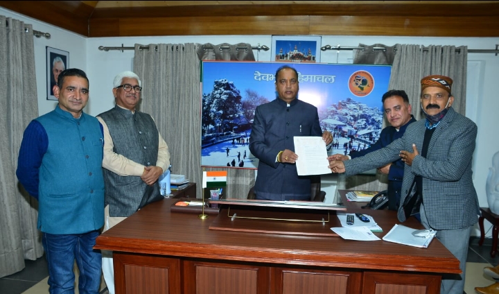 शिक्षकों की मांगों पर चर्चा शिक्षकों की मांगों पर चर्चा